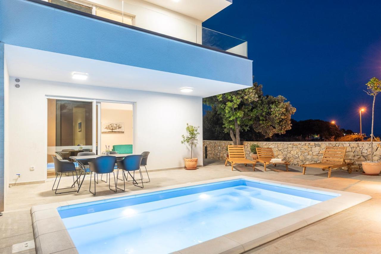 Villa Eni Apartments 1 มันเดร ภายนอก รูปภาพ