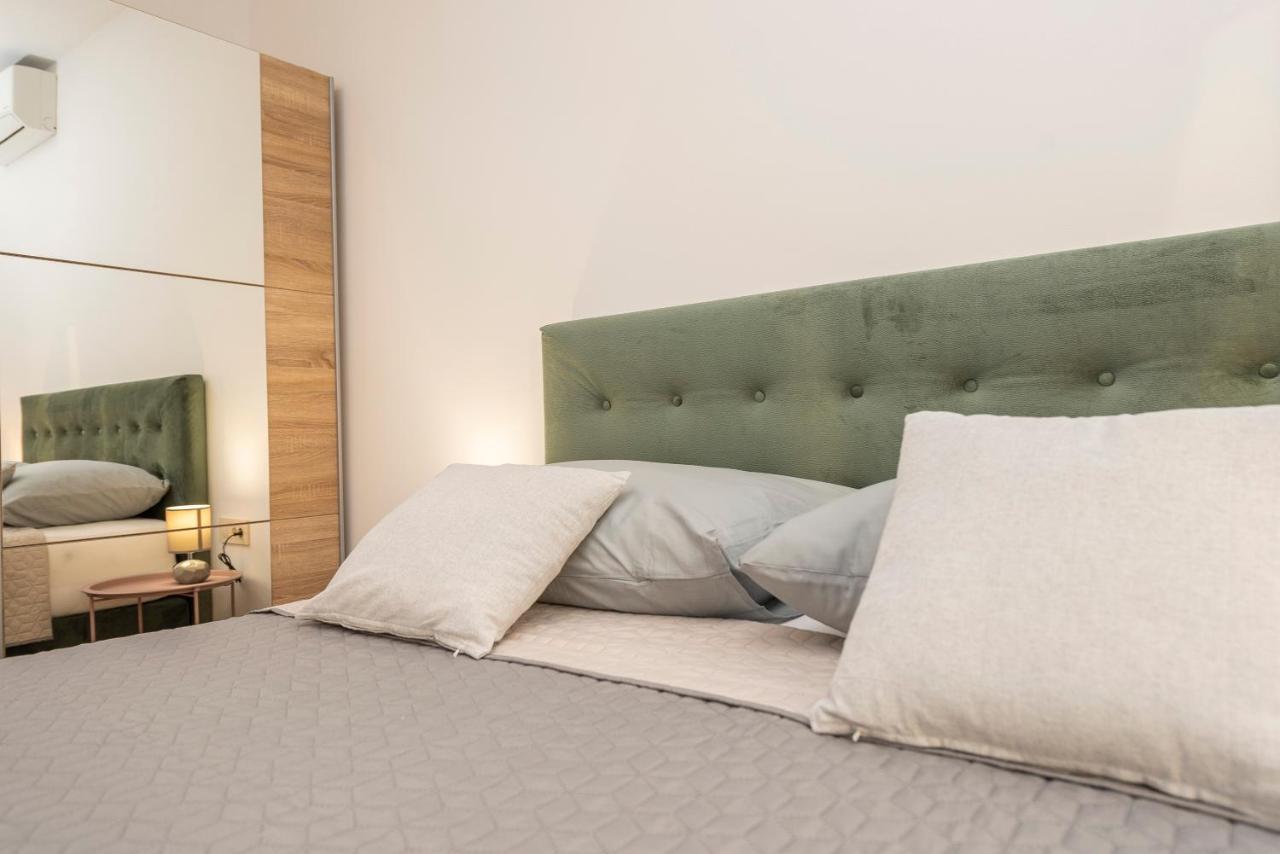 Villa Eni Apartments 1 มันเดร ภายนอก รูปภาพ