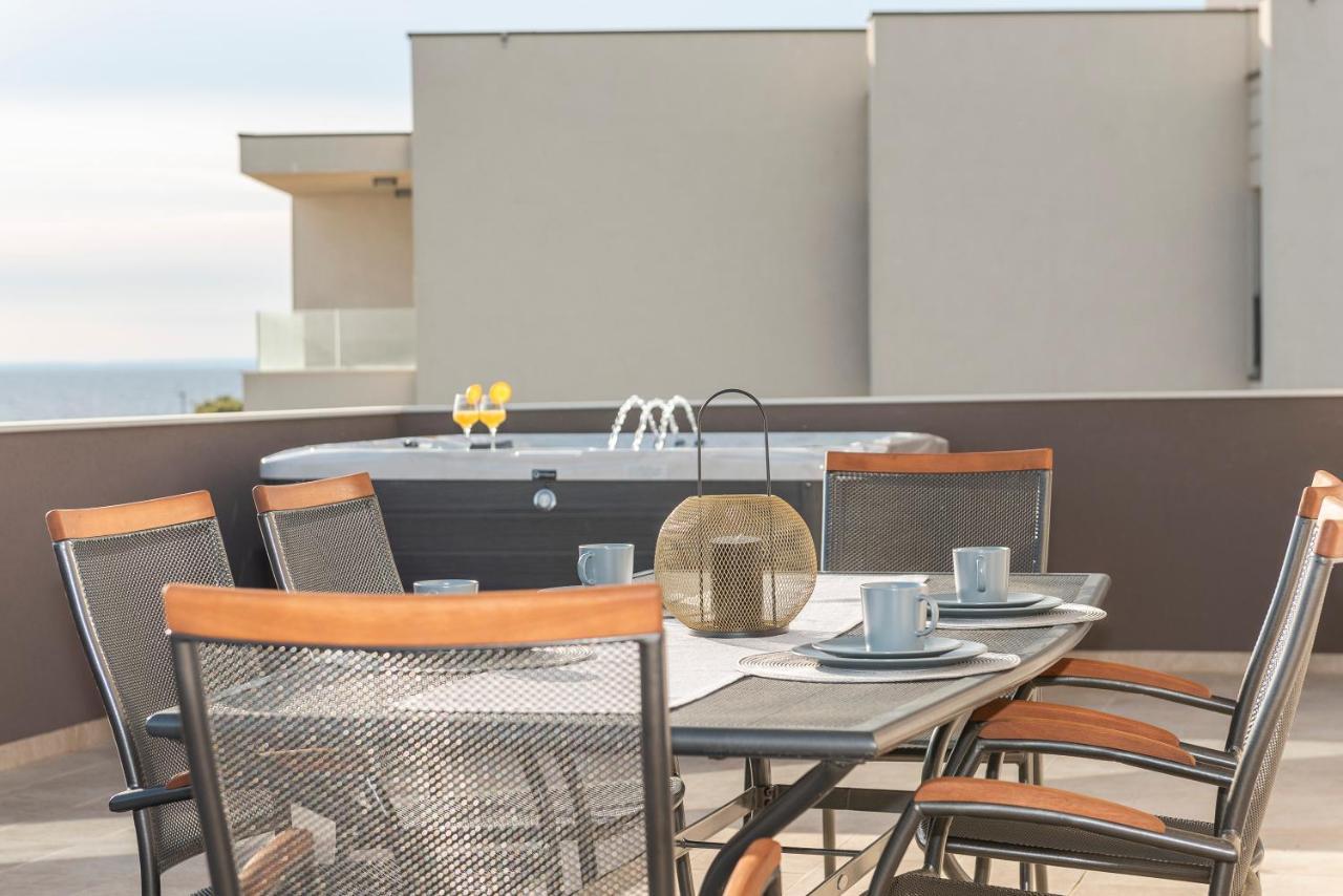 Villa Eni Apartments 1 มันเดร ภายนอก รูปภาพ