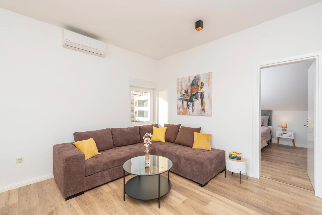 Villa Eni Apartments 1 มันเดร ภายนอก รูปภาพ